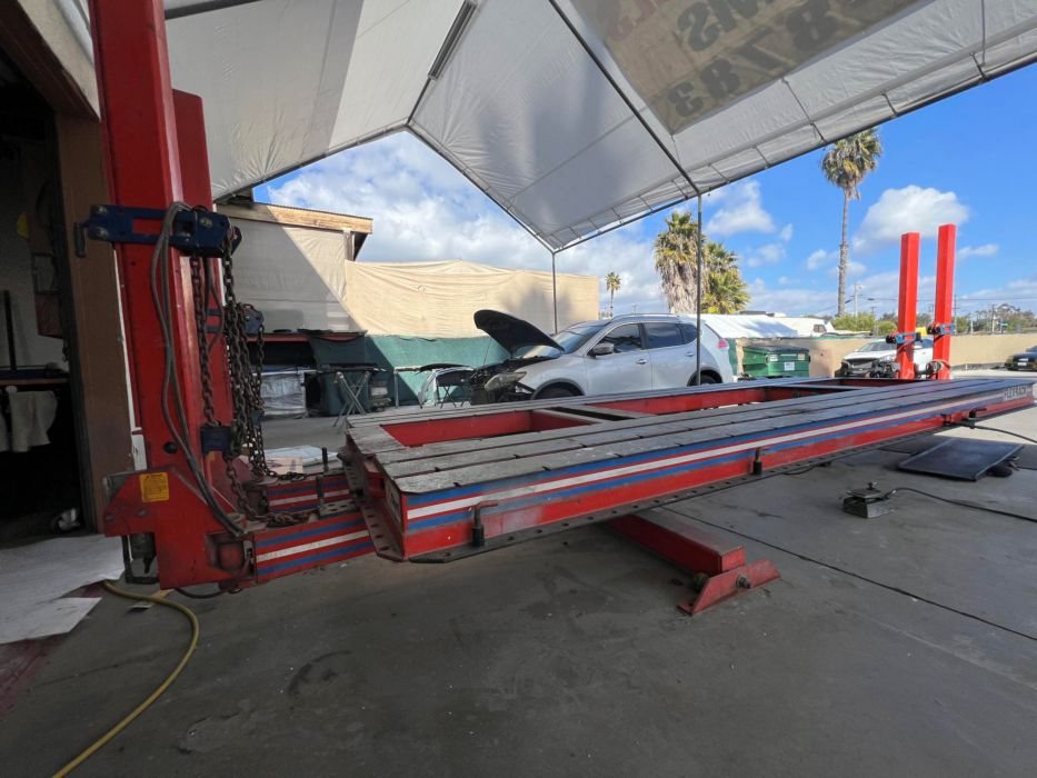 Chief frame straightening bench in the bay